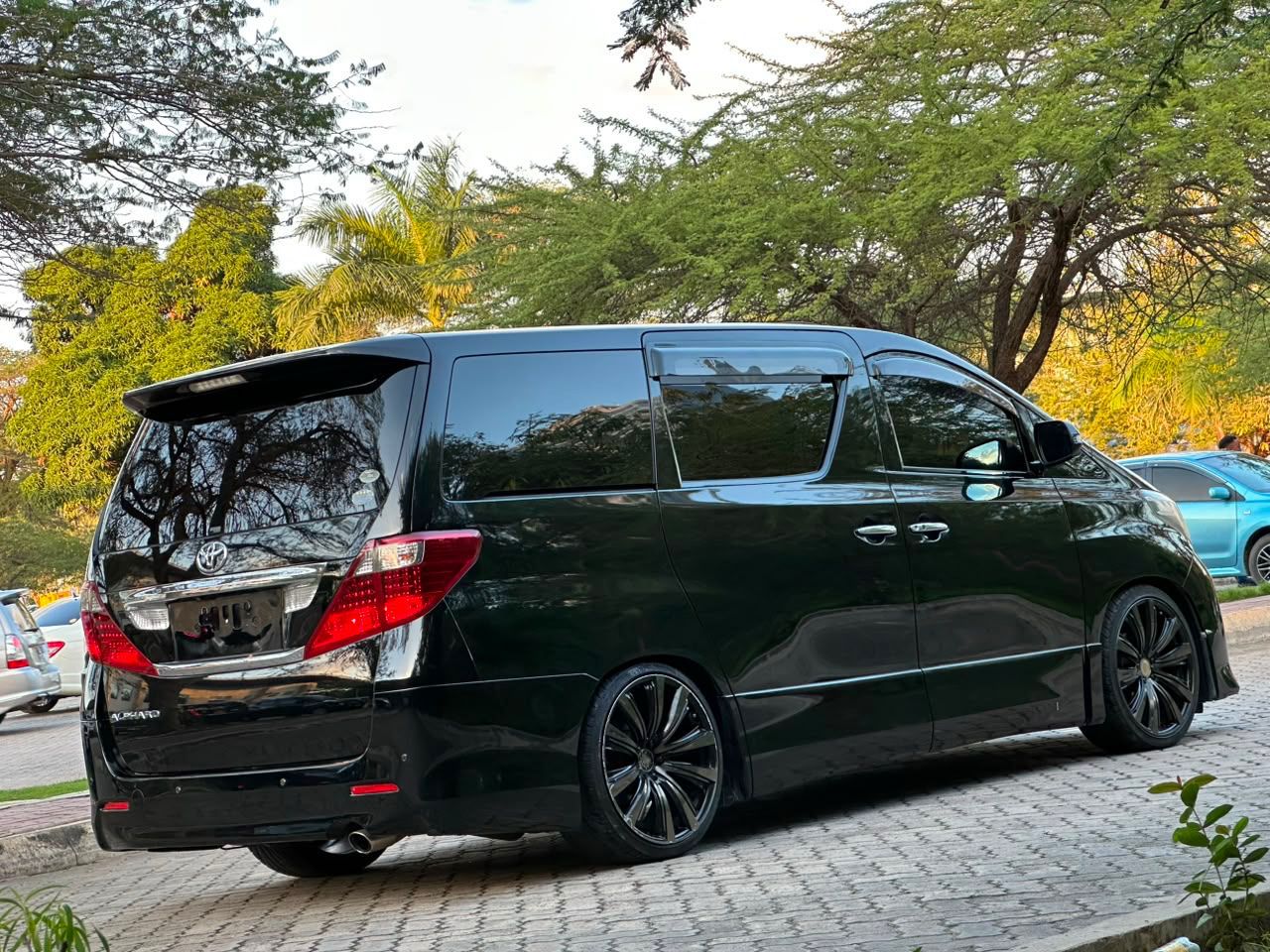ALPHARD thumbnail 8